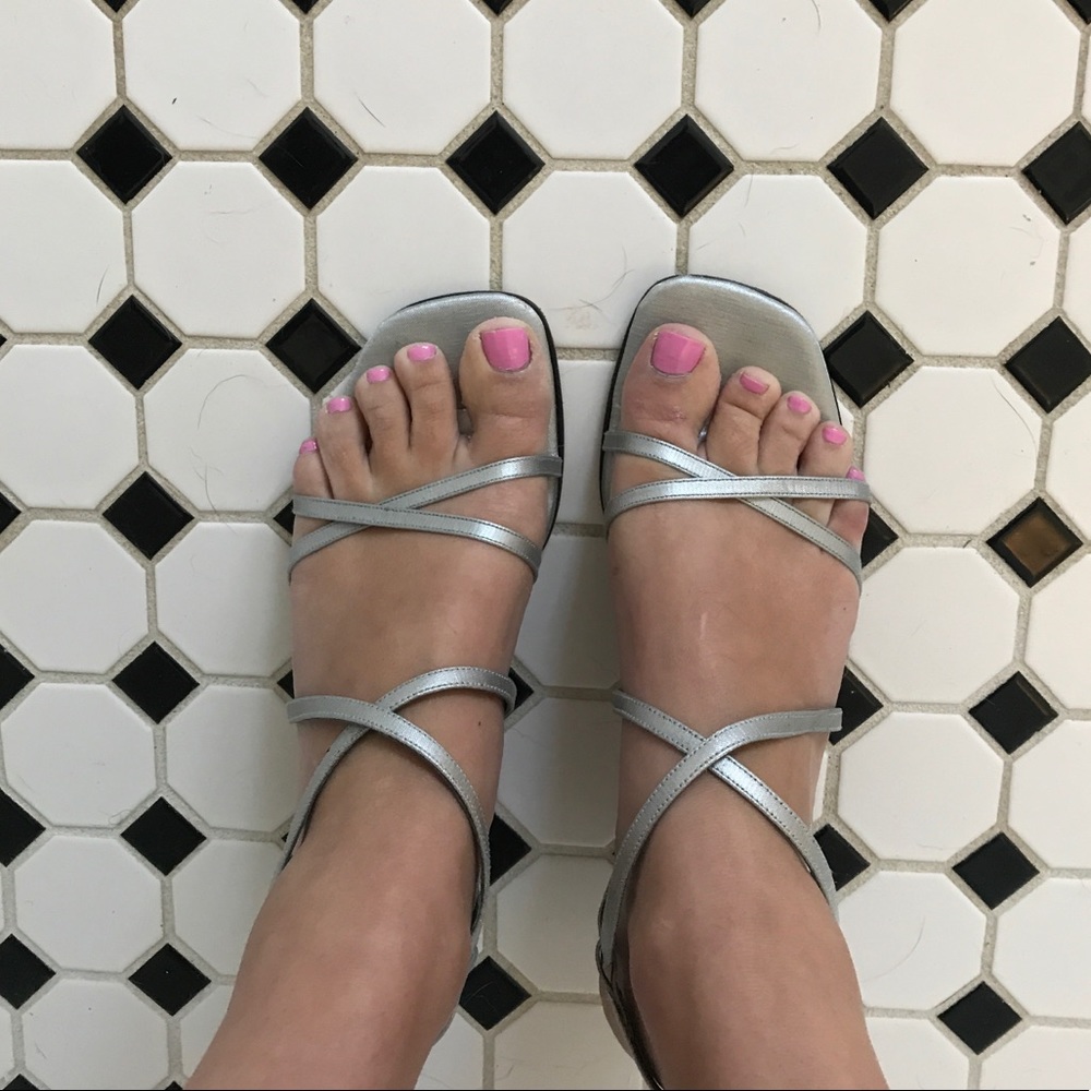Stuart Weitzman - Picture 4 of 8